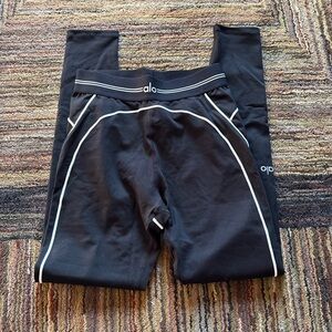 ALO Yoga Black Leggings with Sleek White Accents